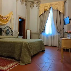 https://villa-cheli.it-tuscanyhotel.com
